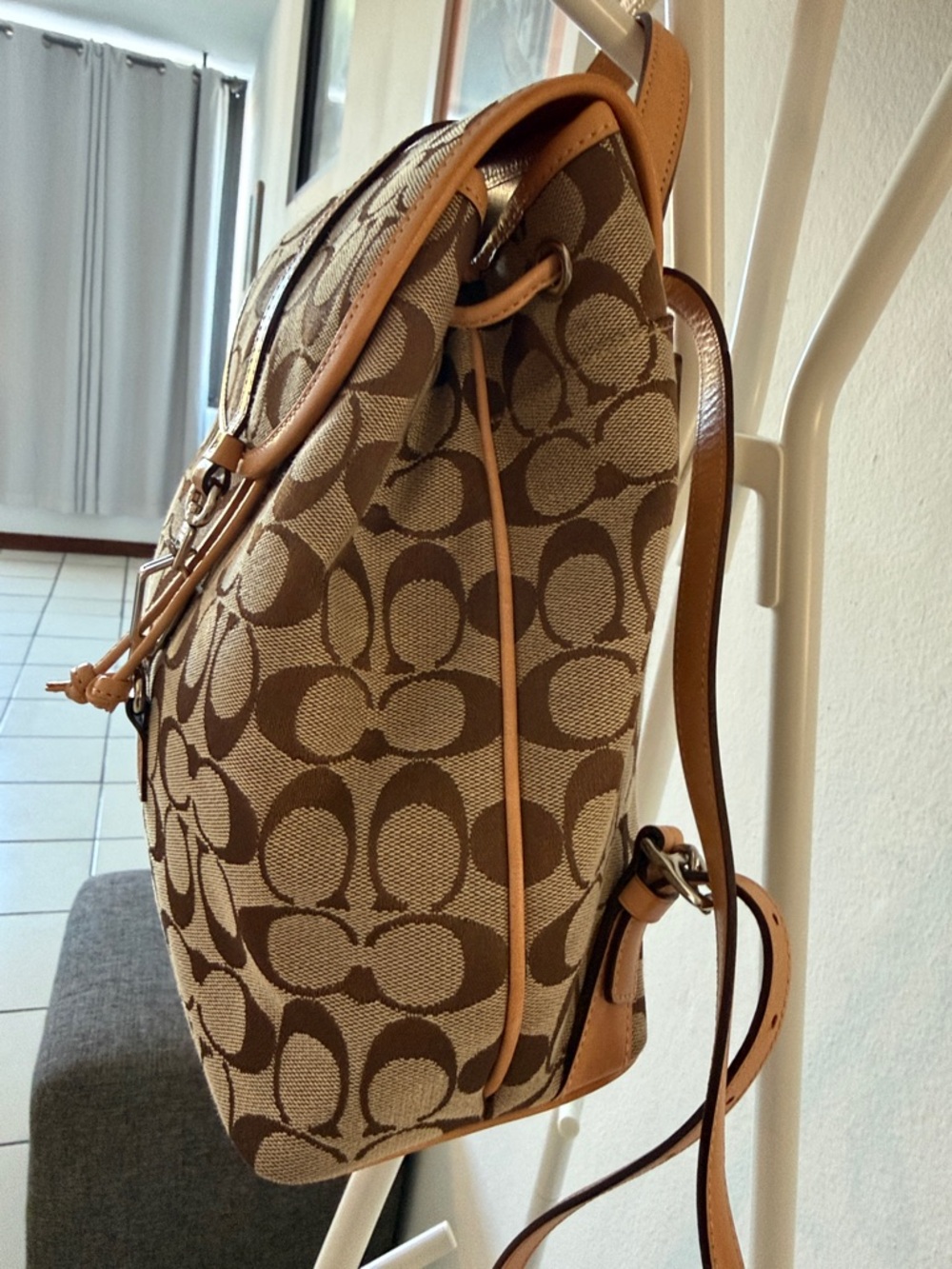 Vintage💕like new! Coach Signature Canvas Backpack with Tan Leather Trim - Picture 6 of 17